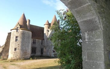 Visite guidée des extérieurs du château de la Chapelle-Bertrand