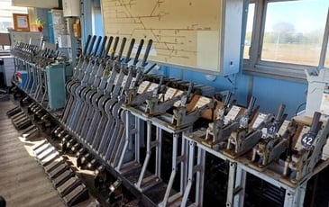 SNCF Réseau : découvrez le poste d'aiguillage de Thouars