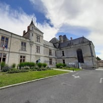 Visite commentée : découvrez ce joyau de l'art renaissant en Poitou aux cuisines sculptées uniques !