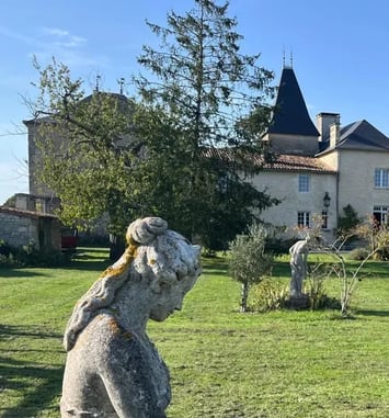 Visite du château de Monteneau (extérieure et intérieure)